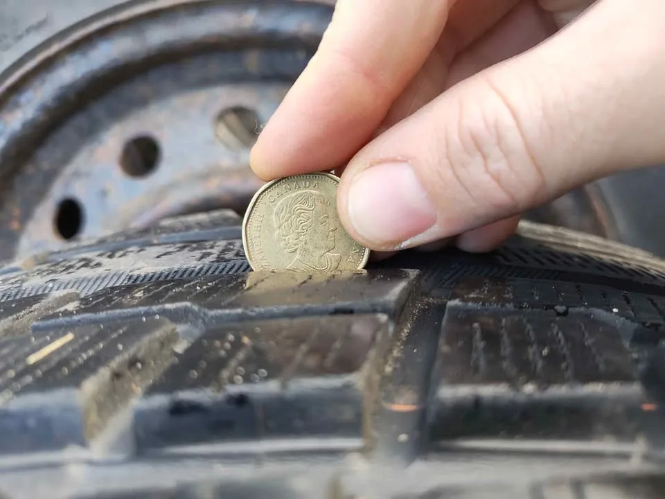 235/70-16 Yokohama ice guard winter tires on steel rims image indicator(5)