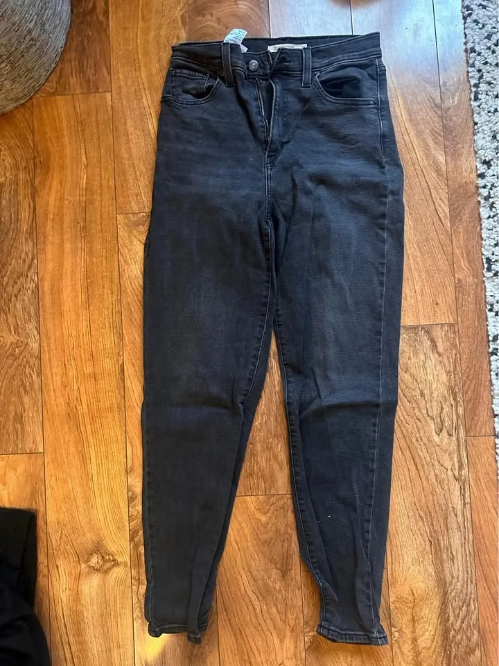 Levi’s high waisted Mom Jeans - 26