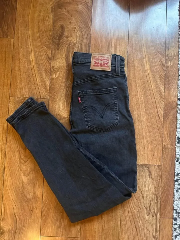 Levi’s high waisted Mom Jeans - 26 image indicator(2)
