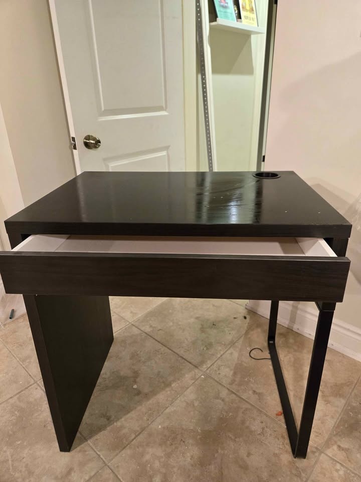 Office Table - photo 2