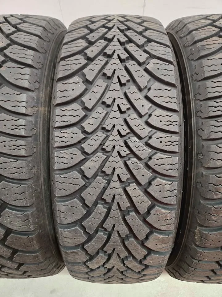 Goodyear Nordic Winter Tires- 205/55R16 image indicator(3)