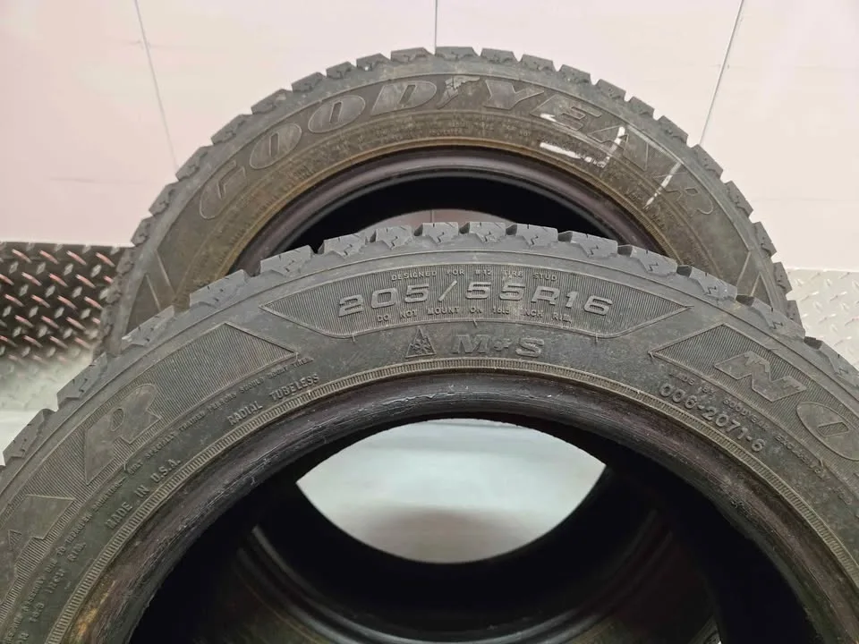 Goodyear Nordic Winter Tires- 205/55R16 image indicator(9)