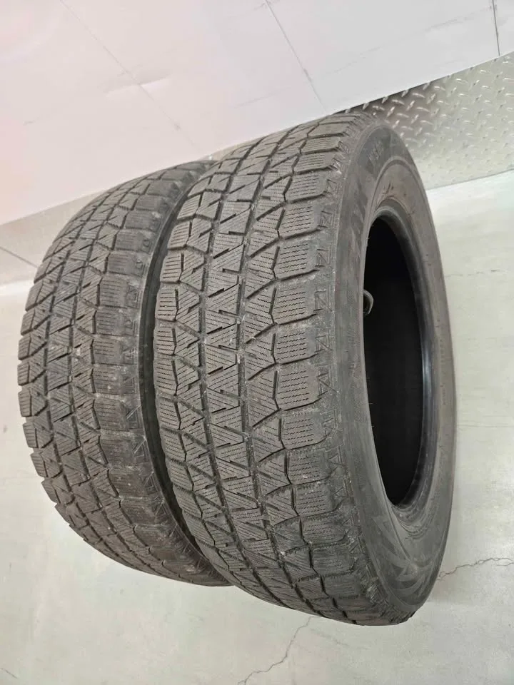 Bridgestone Blizzak Winter Tires- 215/65R16 image indicator(2)
