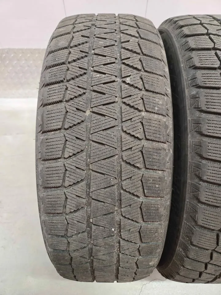 Bridgestone Blizzak Winter Tires- 215/65R16 image indicator(4)