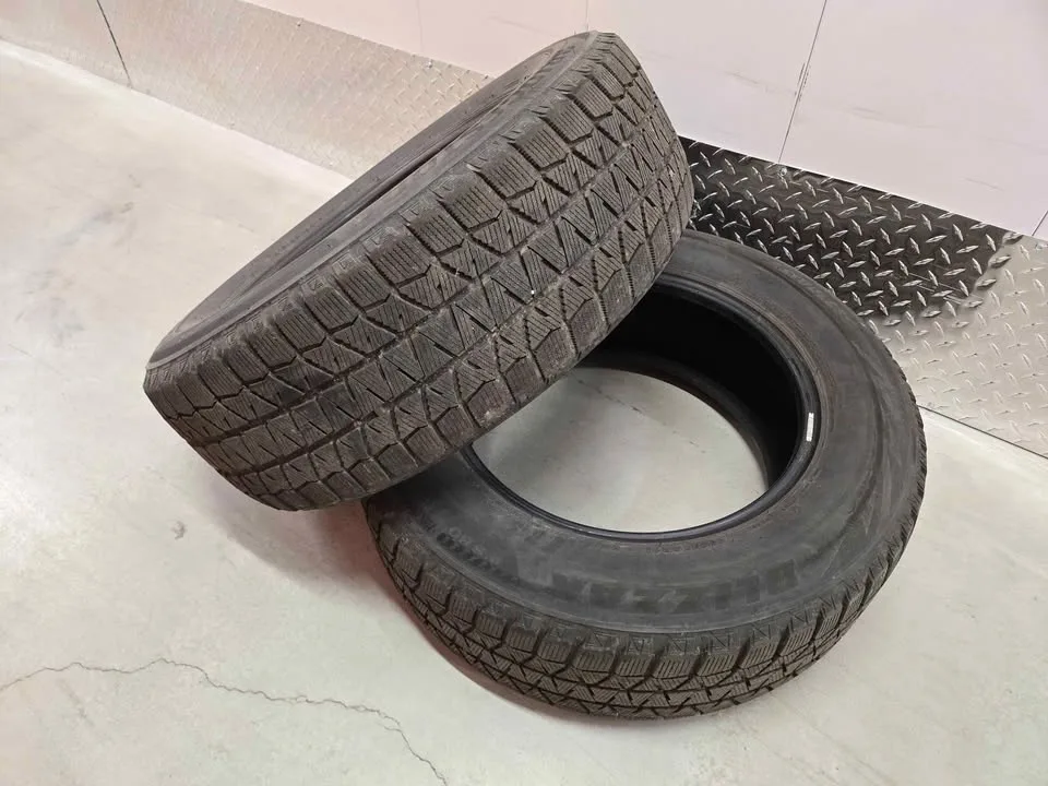 Bridgestone Blizzak Winter Tires- 215/65R16 image indicator(6)