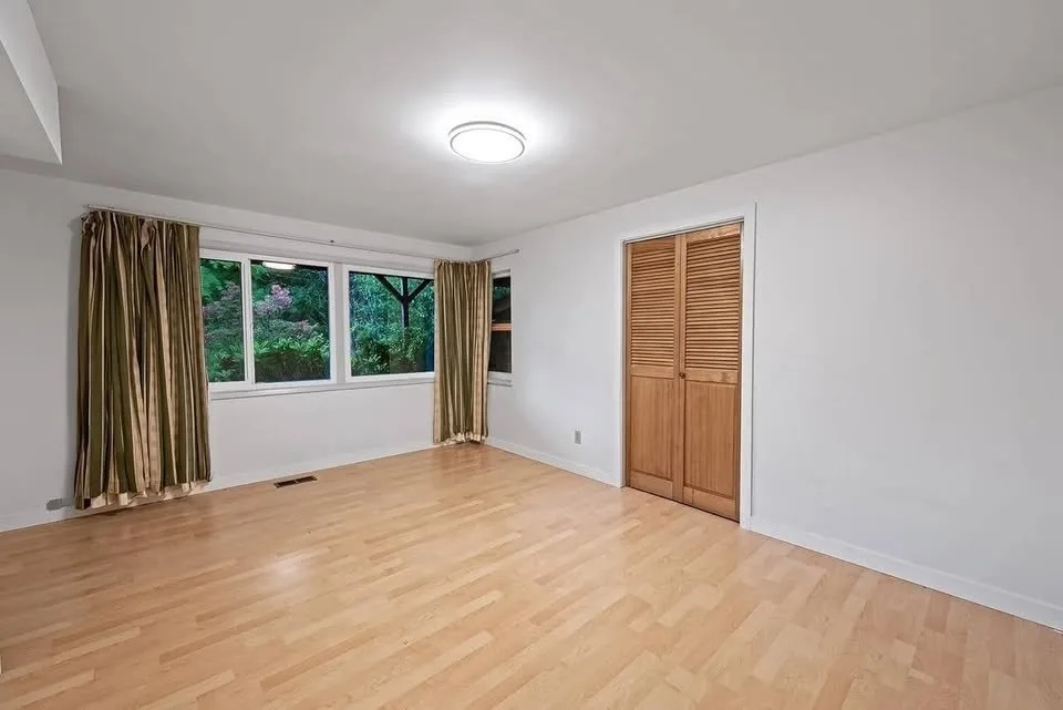 3 Beds 1 Bath House image indicator(3)