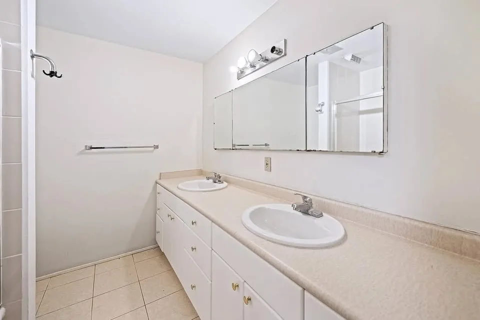 3 Beds 1 Bath House image indicator(5)