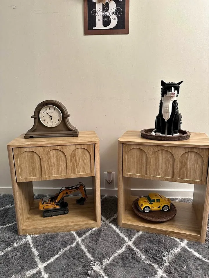 Set of 2 bedside tables/ Juego de 2 mesas de noche