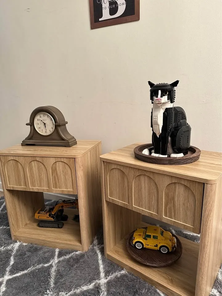 Set of 2 bedside tables/ Juego de 2 mesas de noche image indicator(2)