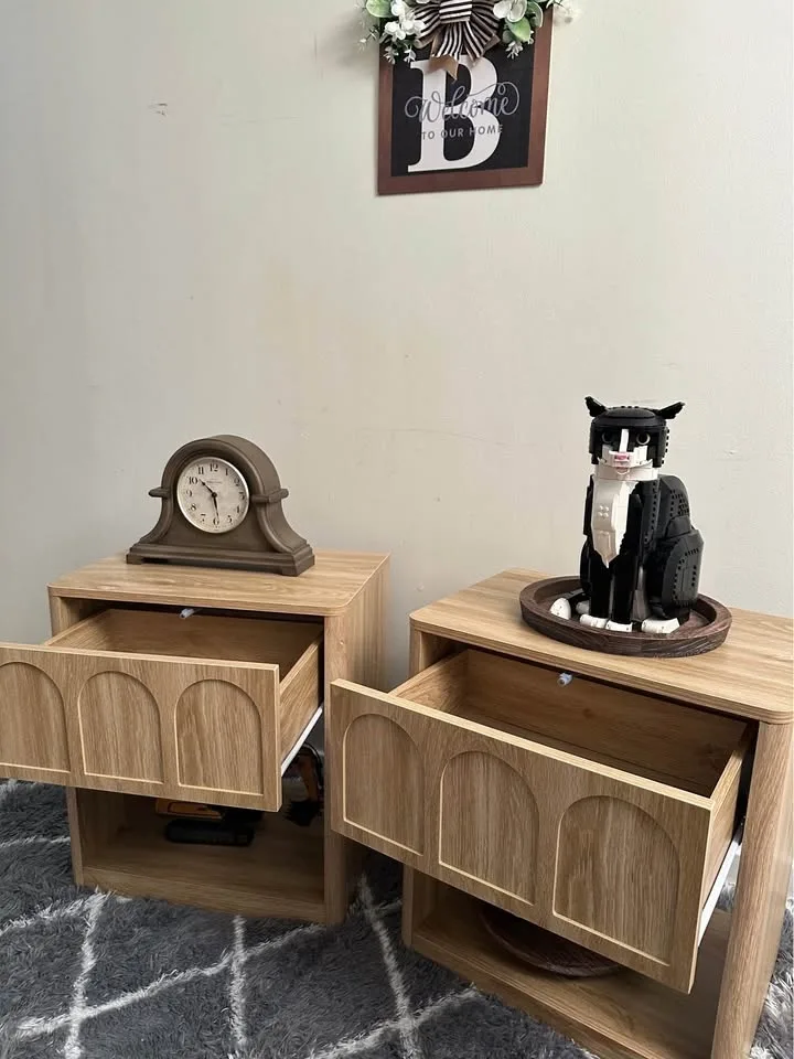 Set of 2 bedside tables/ Juego de 2 mesas de noche image indicator(4)