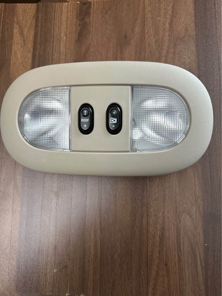 Top console with dome map light - photo 3