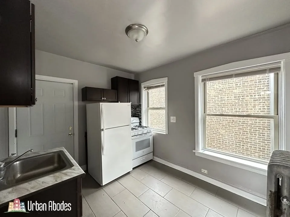 1 Bed 1 Bath Apartment image indicator(2)