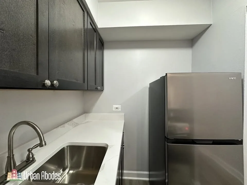 1 Bed 1 Bath Apartment image indicator(6)