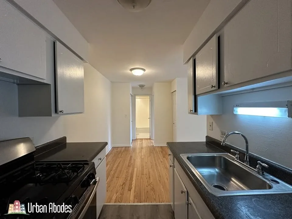 1 Bed 1 Bath Apartment image indicator(2)