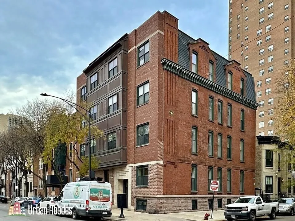 5 Beds 3 Baths Apartment