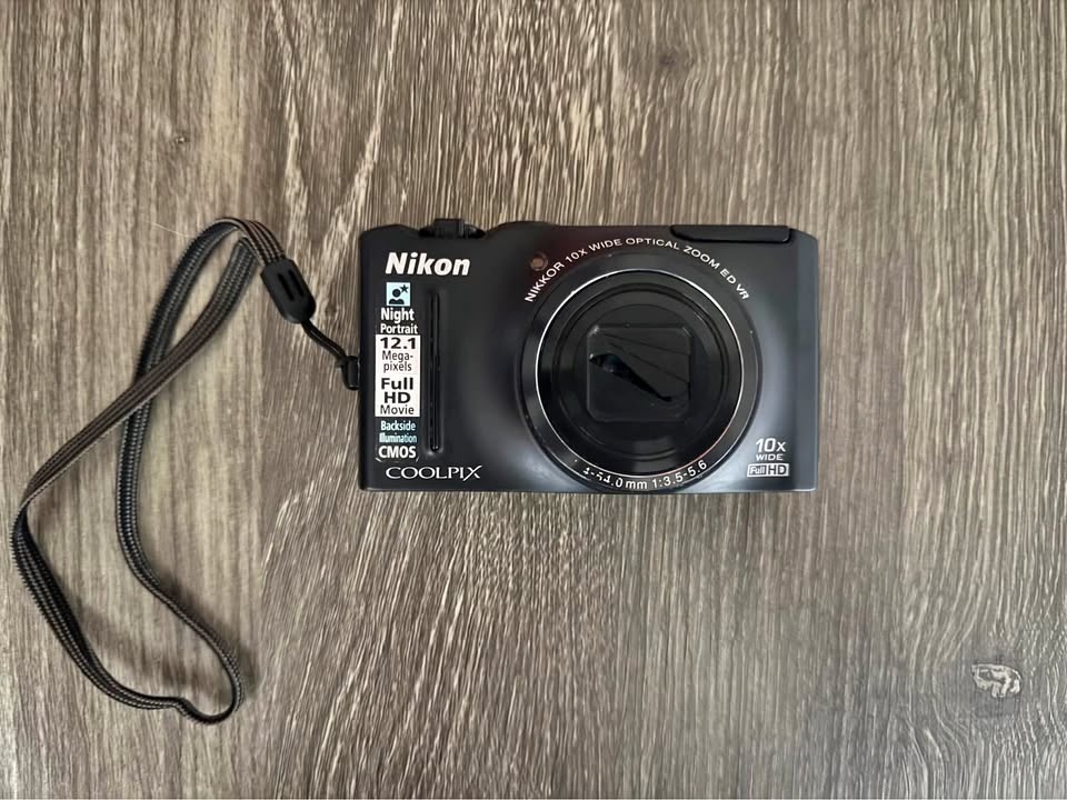 Digital Camera Nikon Coolpix s8100