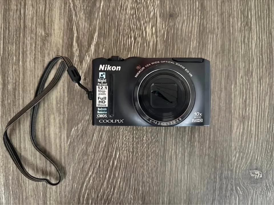 Digital Camera Nikon Coolpix s8100