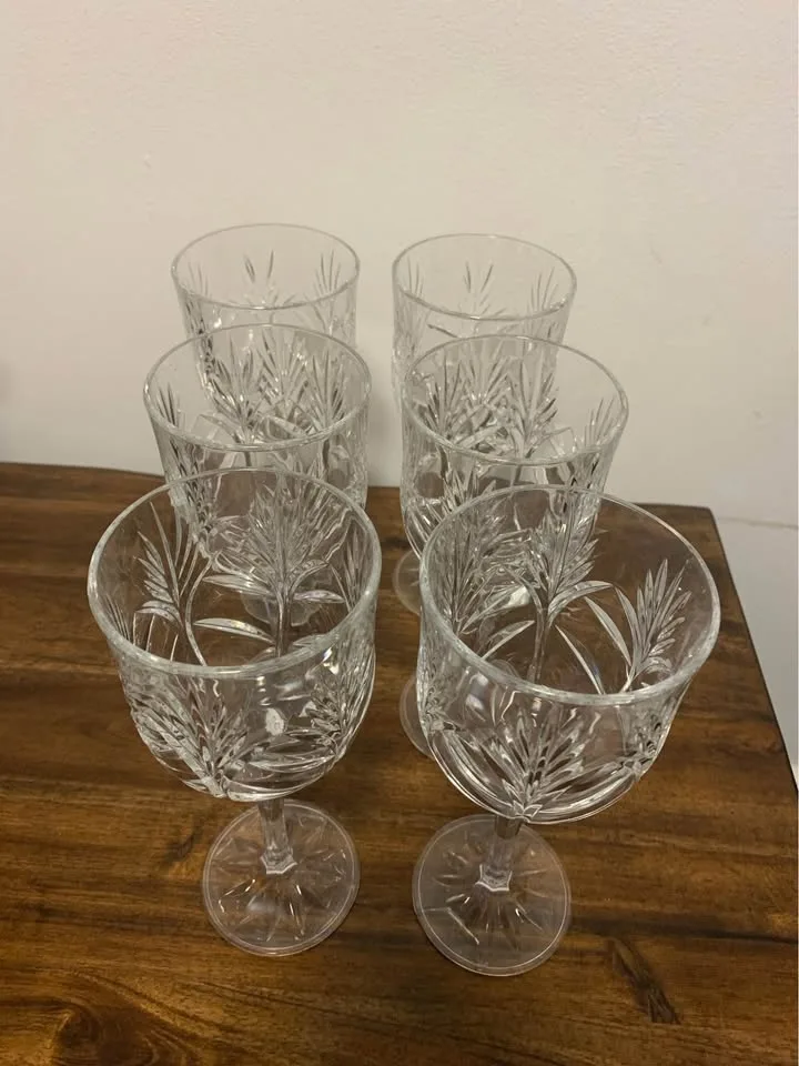 Set of 6 Crystal Wine Glasses image indicator(3)