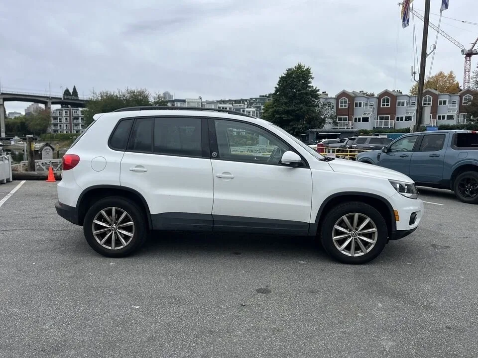 2017 Volkswagen Tiguan image indicator(8)