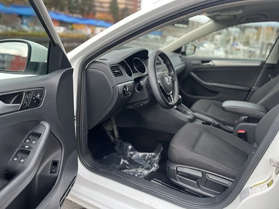 2017 Volkswagen Jetta image indicator(10)