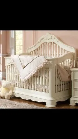 ***HURRY*** Venezia Collections 3 Piece 3 n 1 Crib Set $1250 obo