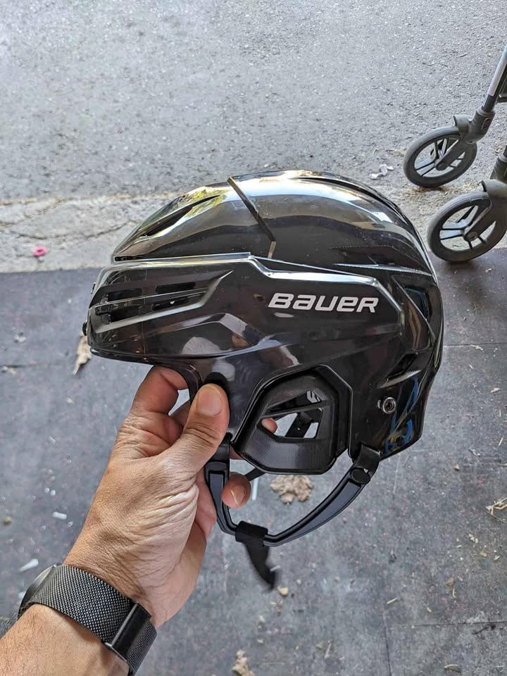 Bauer Adult Skating Helmet (Medium Men's)