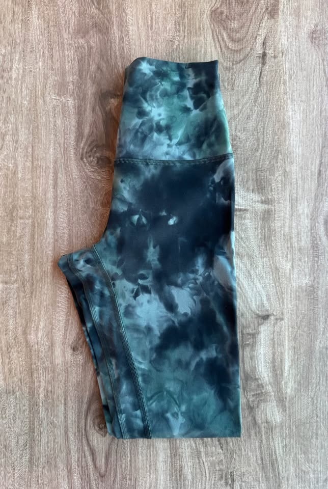 *ALMOST NEW* Lululemon Turquoise Align Leggings - Size 2 - photo 3