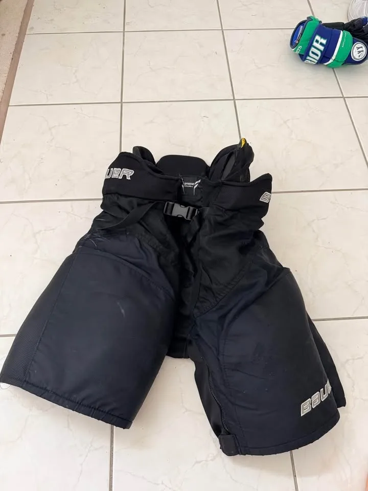 Hockey Gear - Heavily Used image indicator(6)