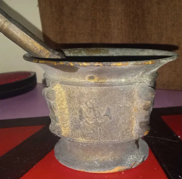 Bronze Pestle & mortar image indicator(2)