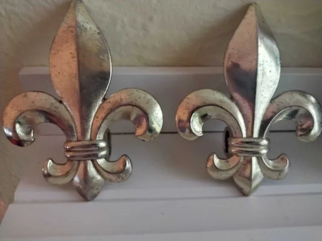 Fleur des lis Curtain rod ends