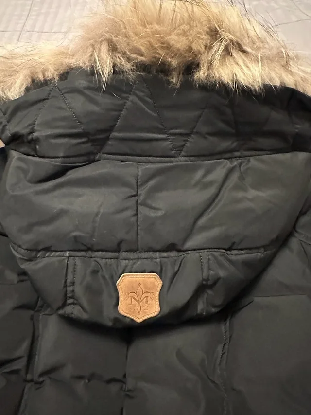 Mackage jacket image indicator(3)