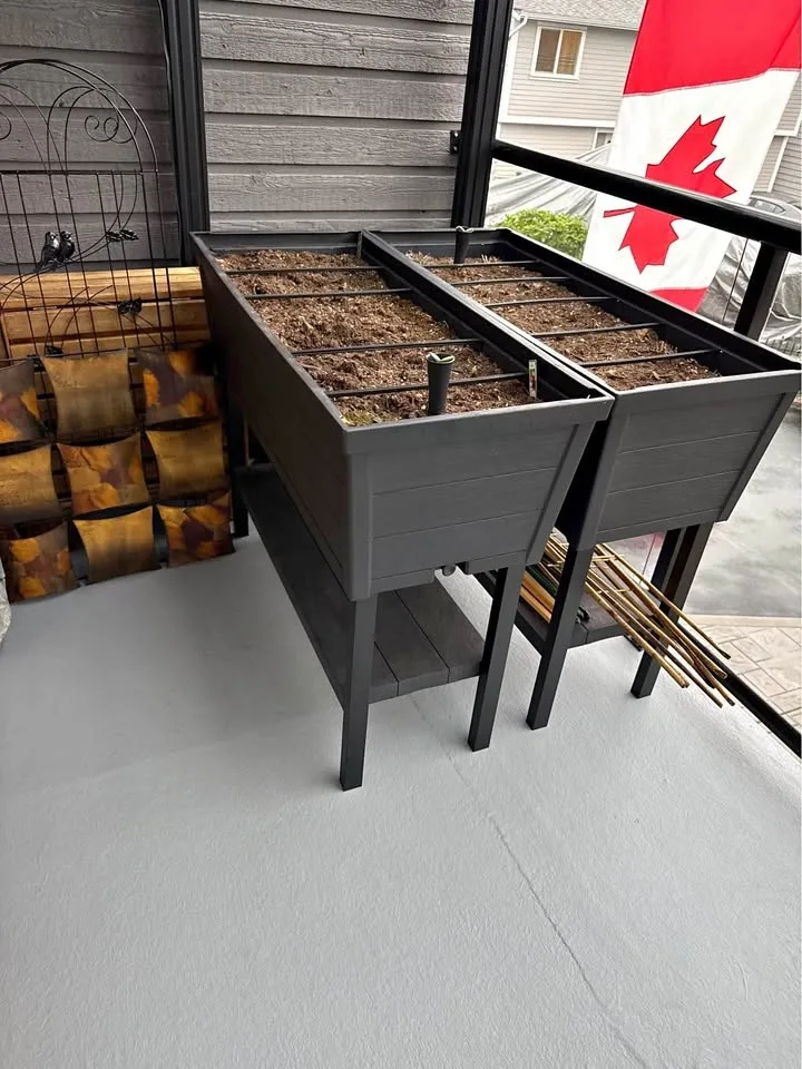 Two plastic Resin raised pots