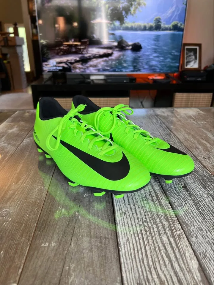 Nike Mercurial Soccer cleats image indicator(2)