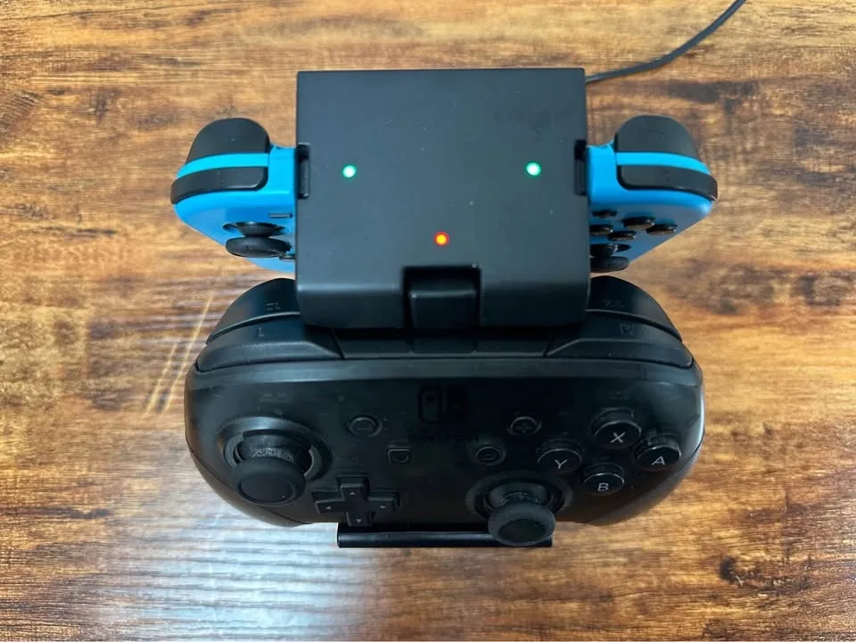 Nintendo Switch Joy Con & Pro Controller Charging Dock image indicator(4)