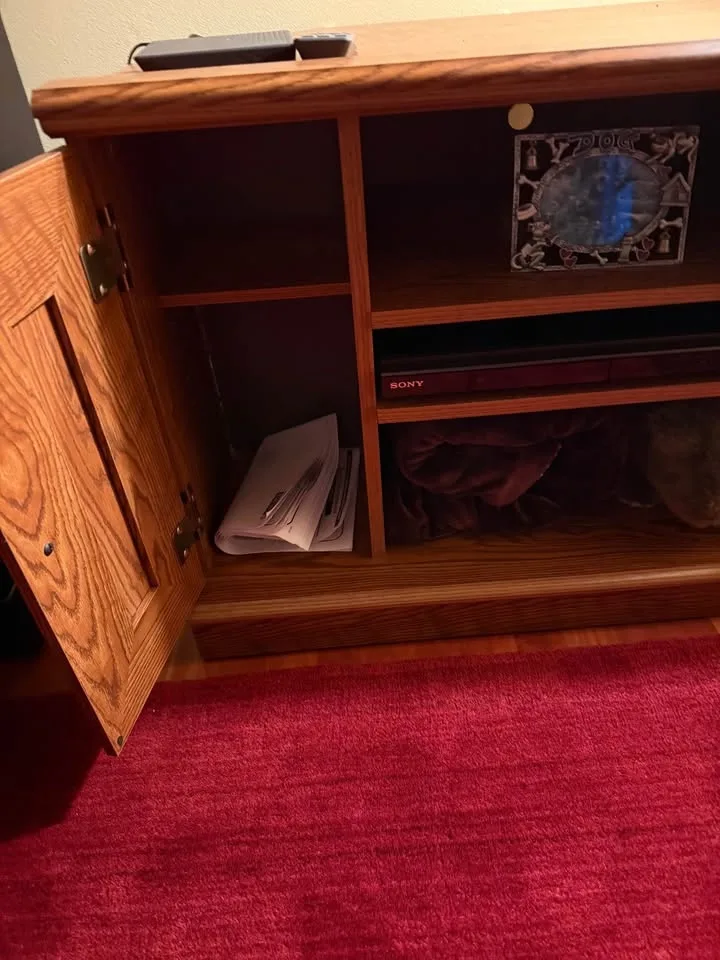 TV table with shelves and doors image indicator(3)