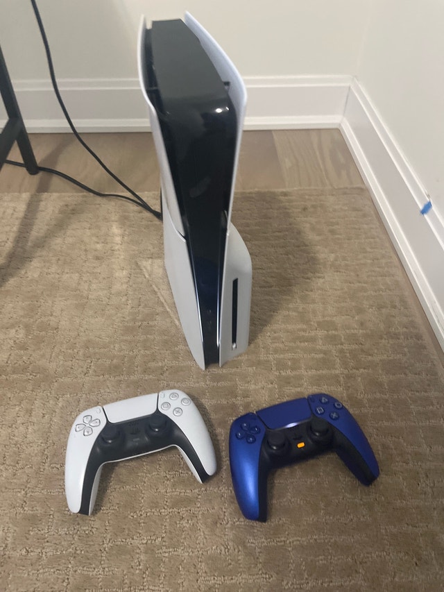 PlayStation 5 Disc Edition Bundle Excellent Condition