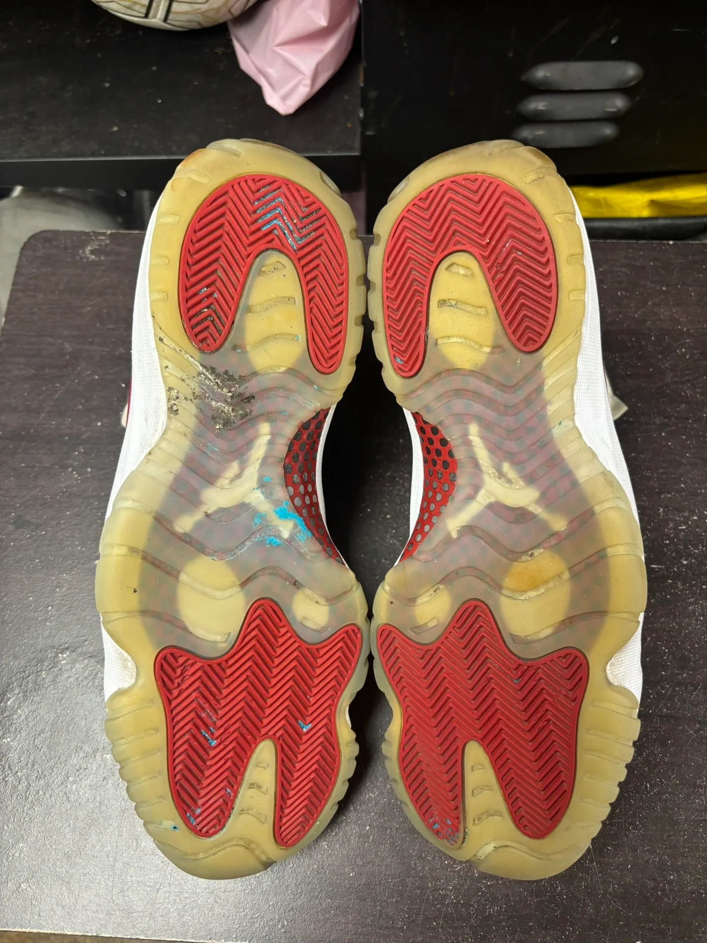 Air Jordan 11 Cherry image indicator(3)