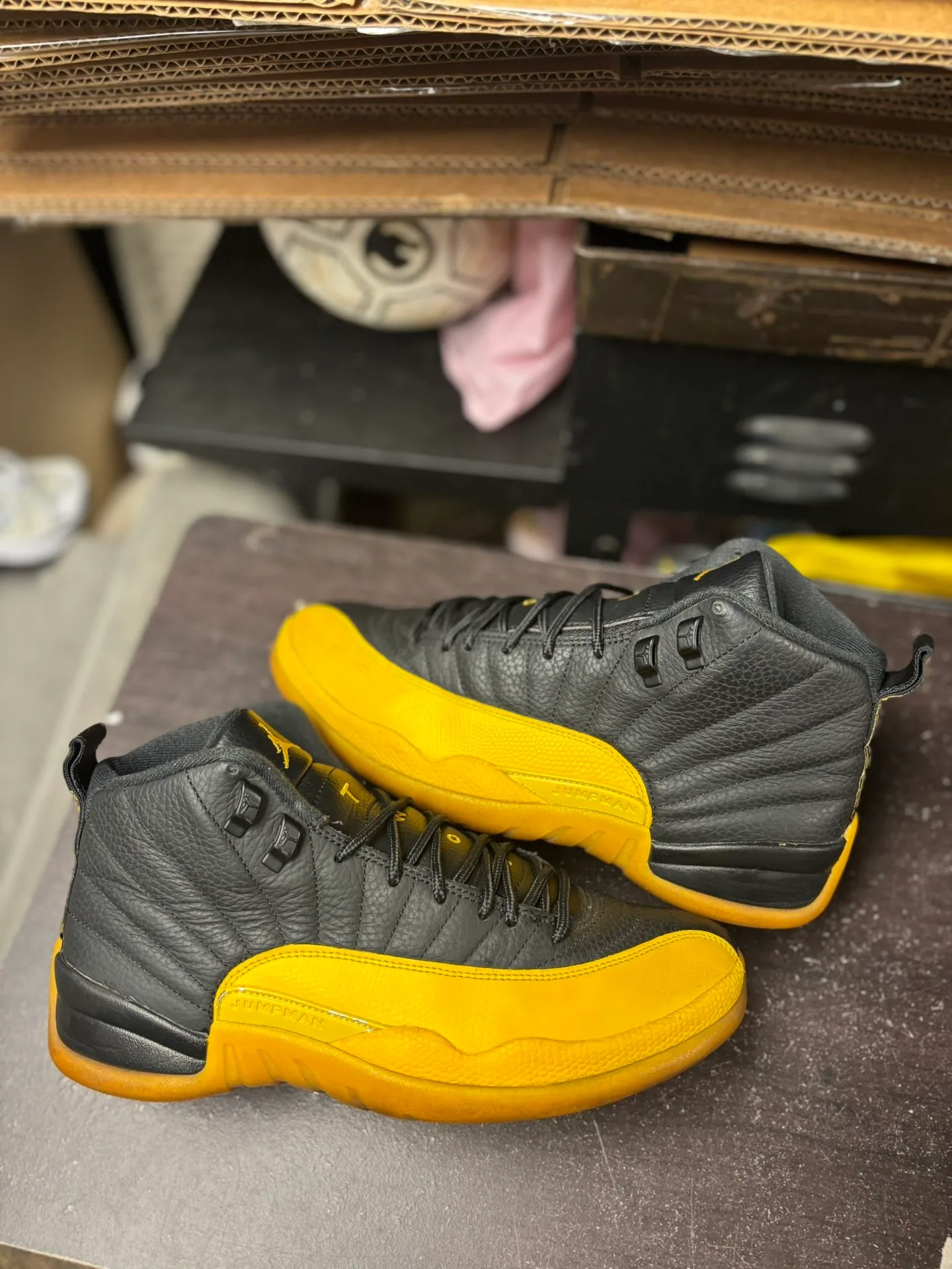 Air Jordan 12 University Gold