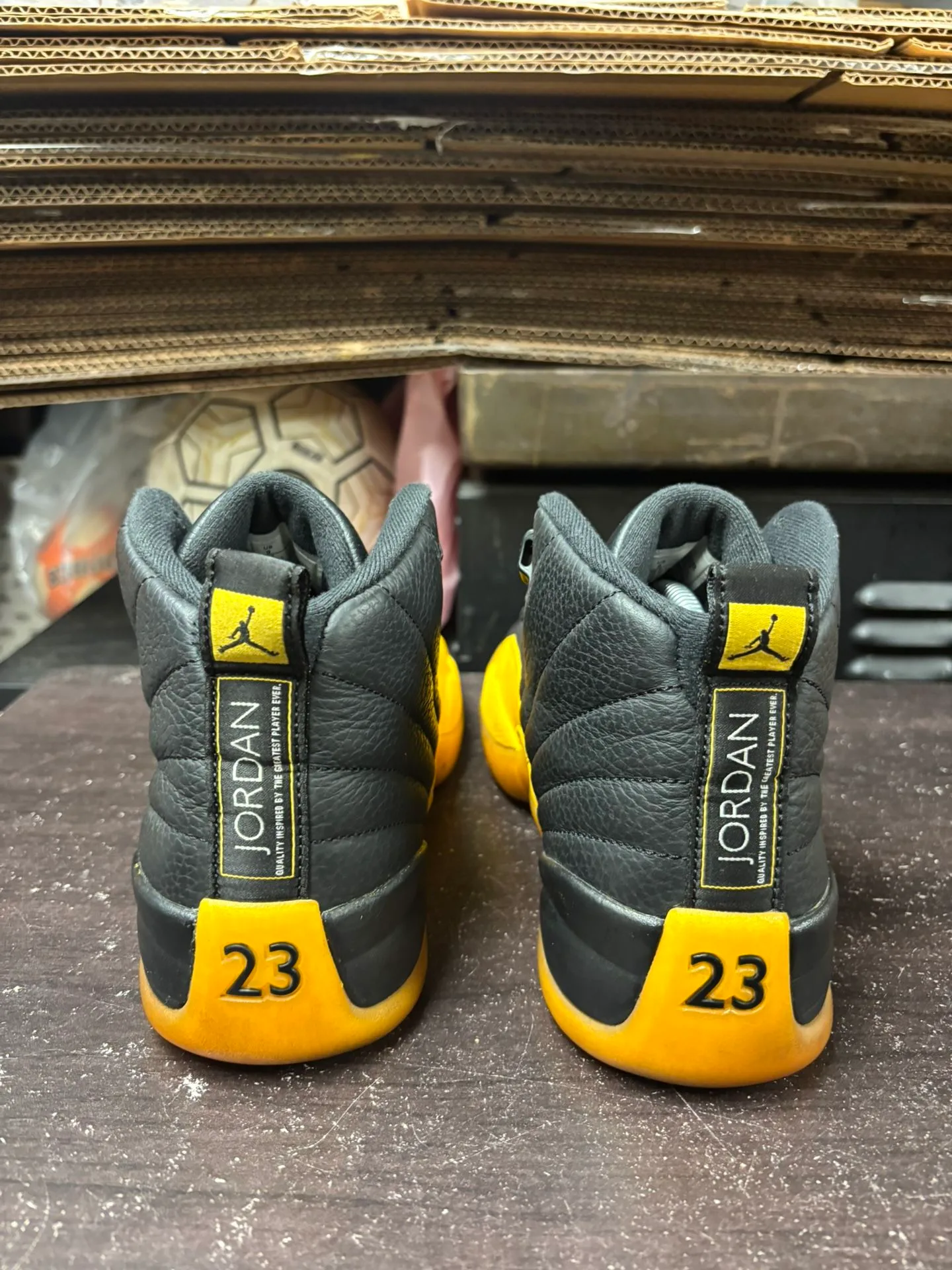 Air Jordan 12 University Gold image indicator(4)