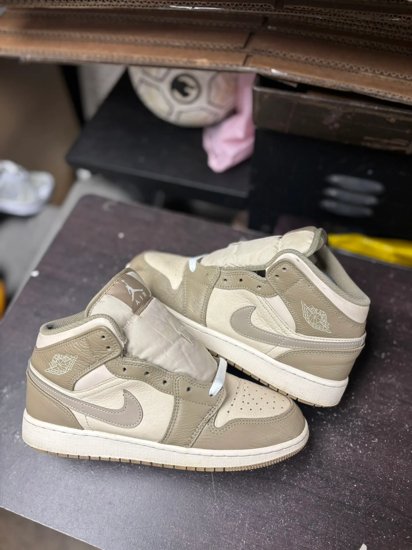 Air Jordan 1 Mid Legend Brown GS