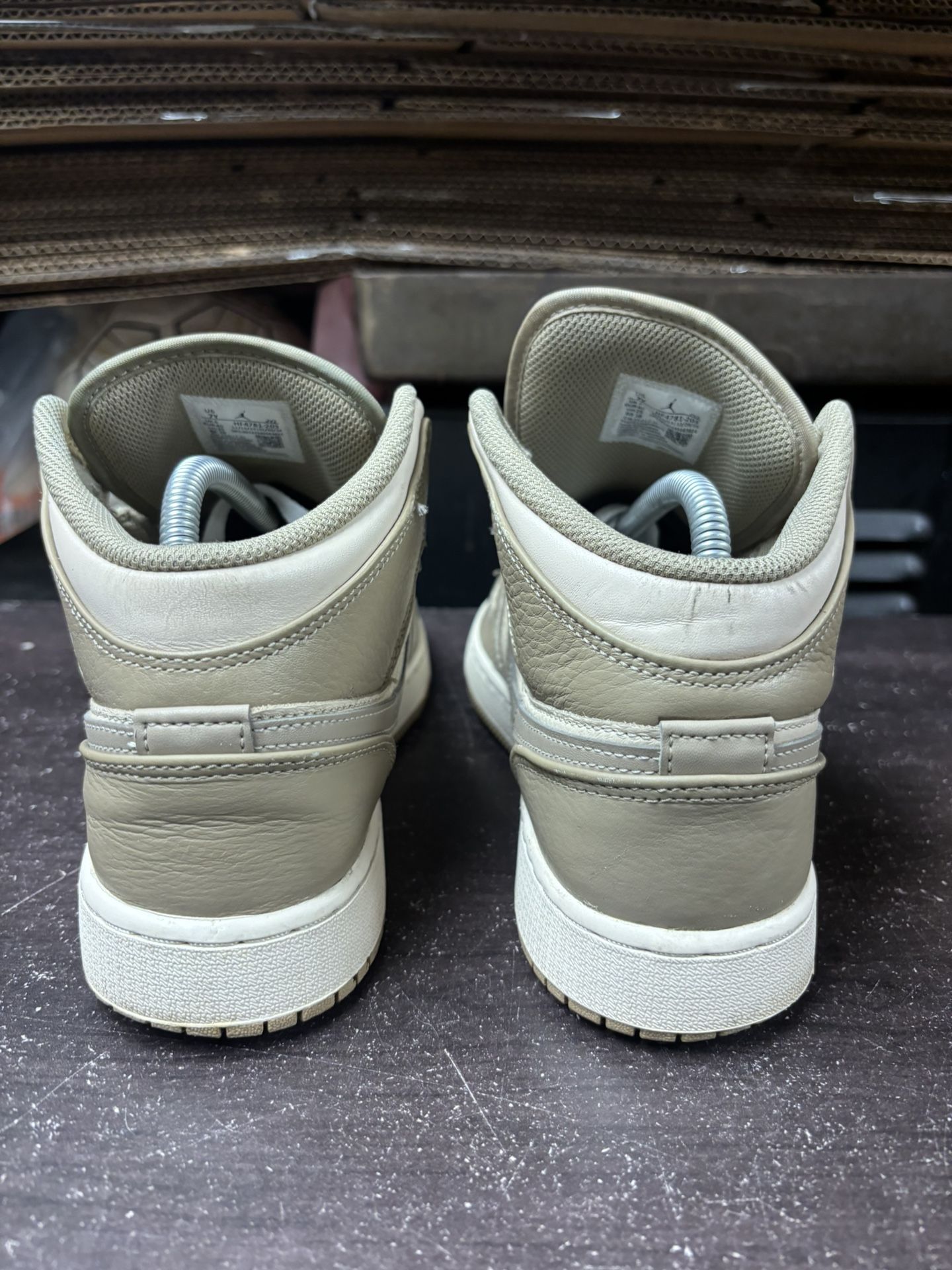 Air Jordan 1 Mid Legend Brown GS - photo 4