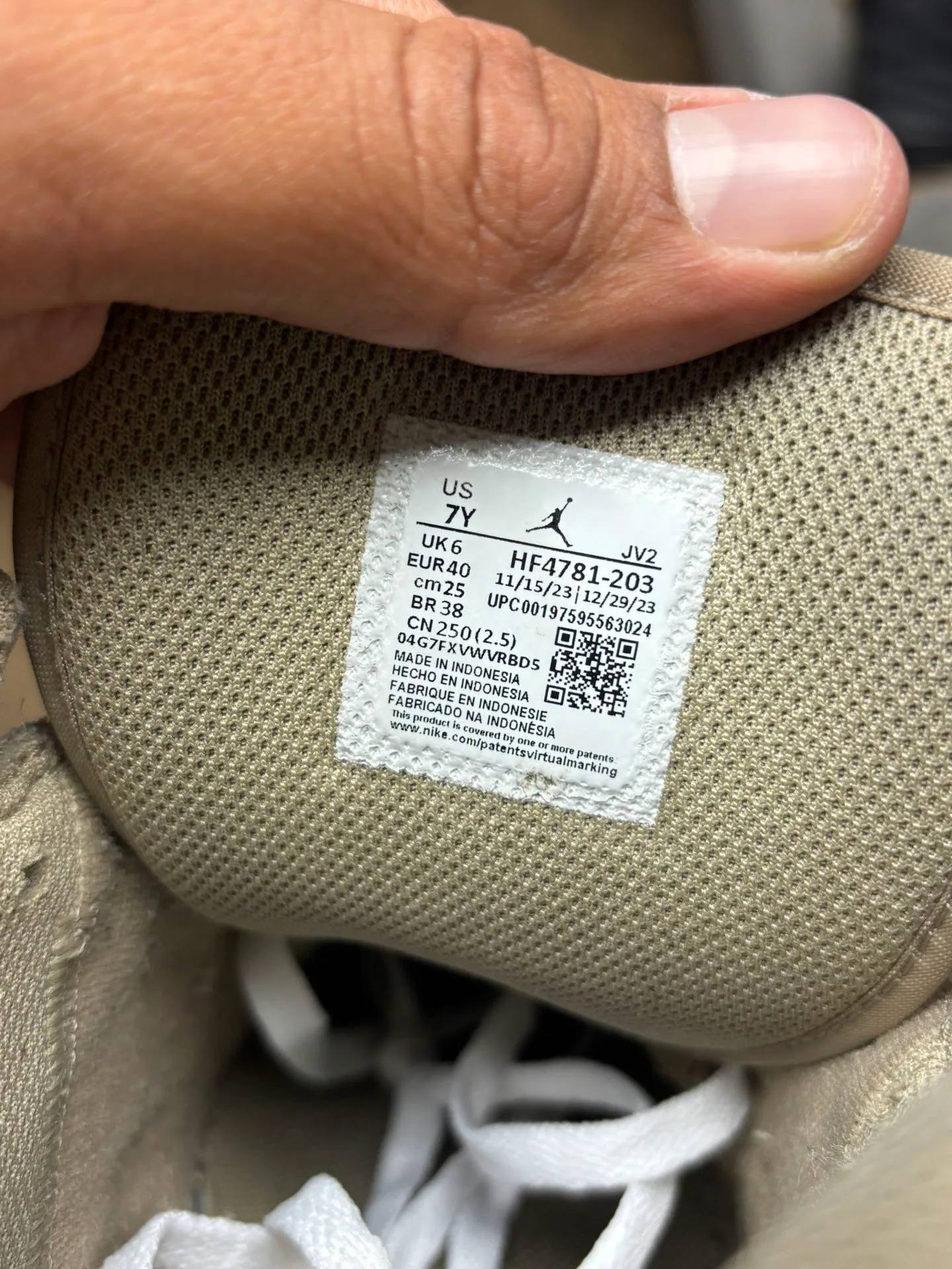 Air Jordan 1 Mid Legend Brown GS image indicator(6)