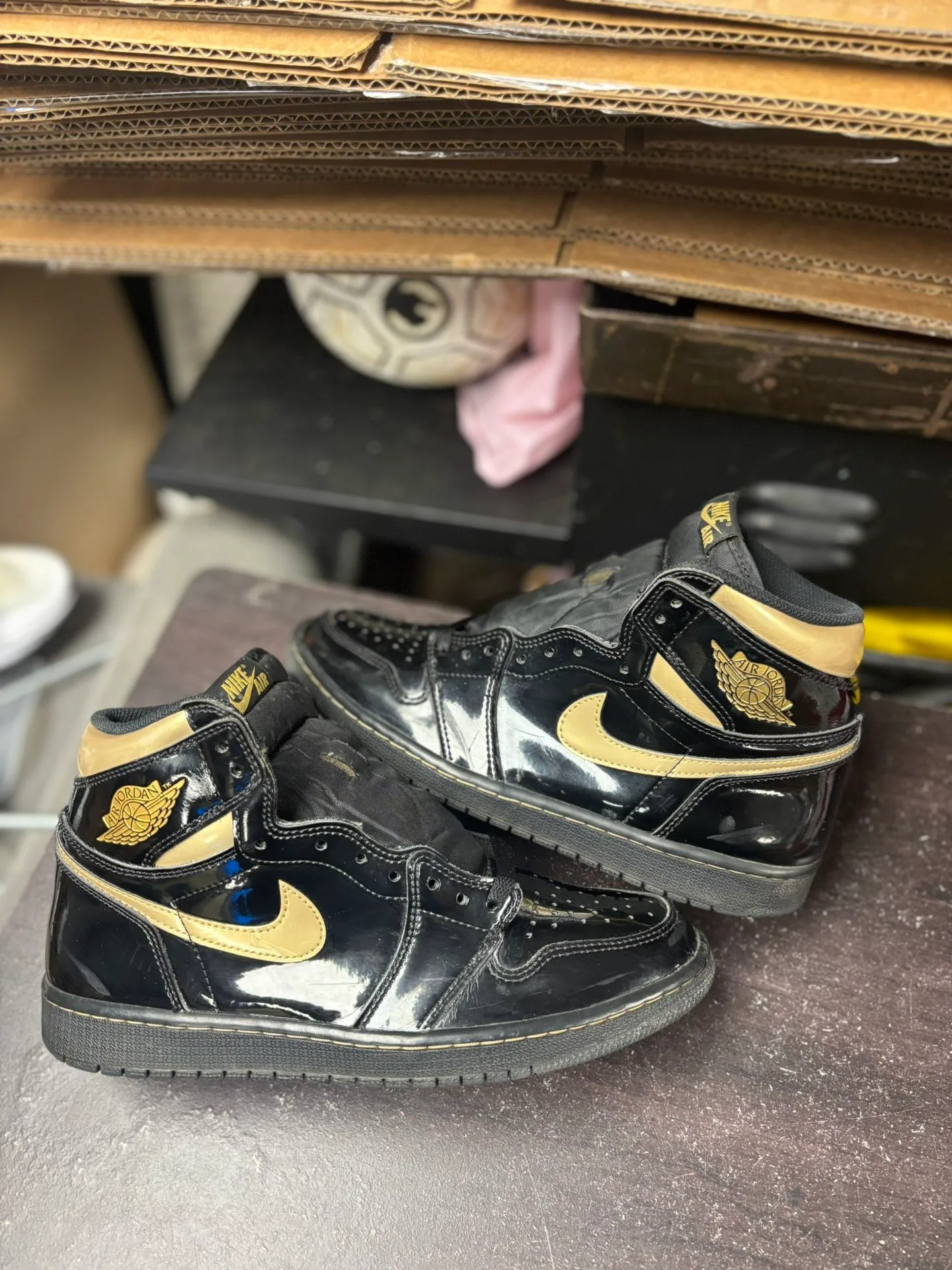 Air Jordan 1 High Black Metallic Gold