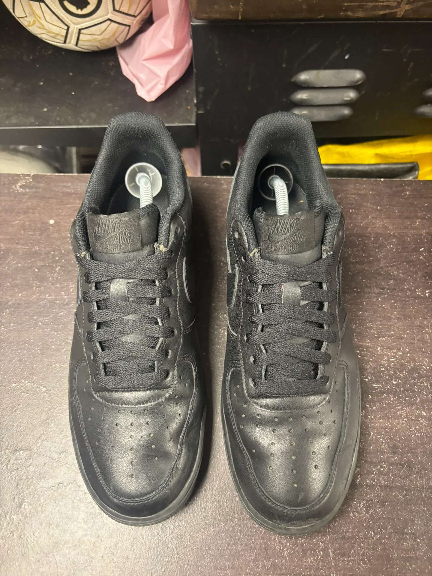 Air Force 1 Low Triple Black image indicator(2)