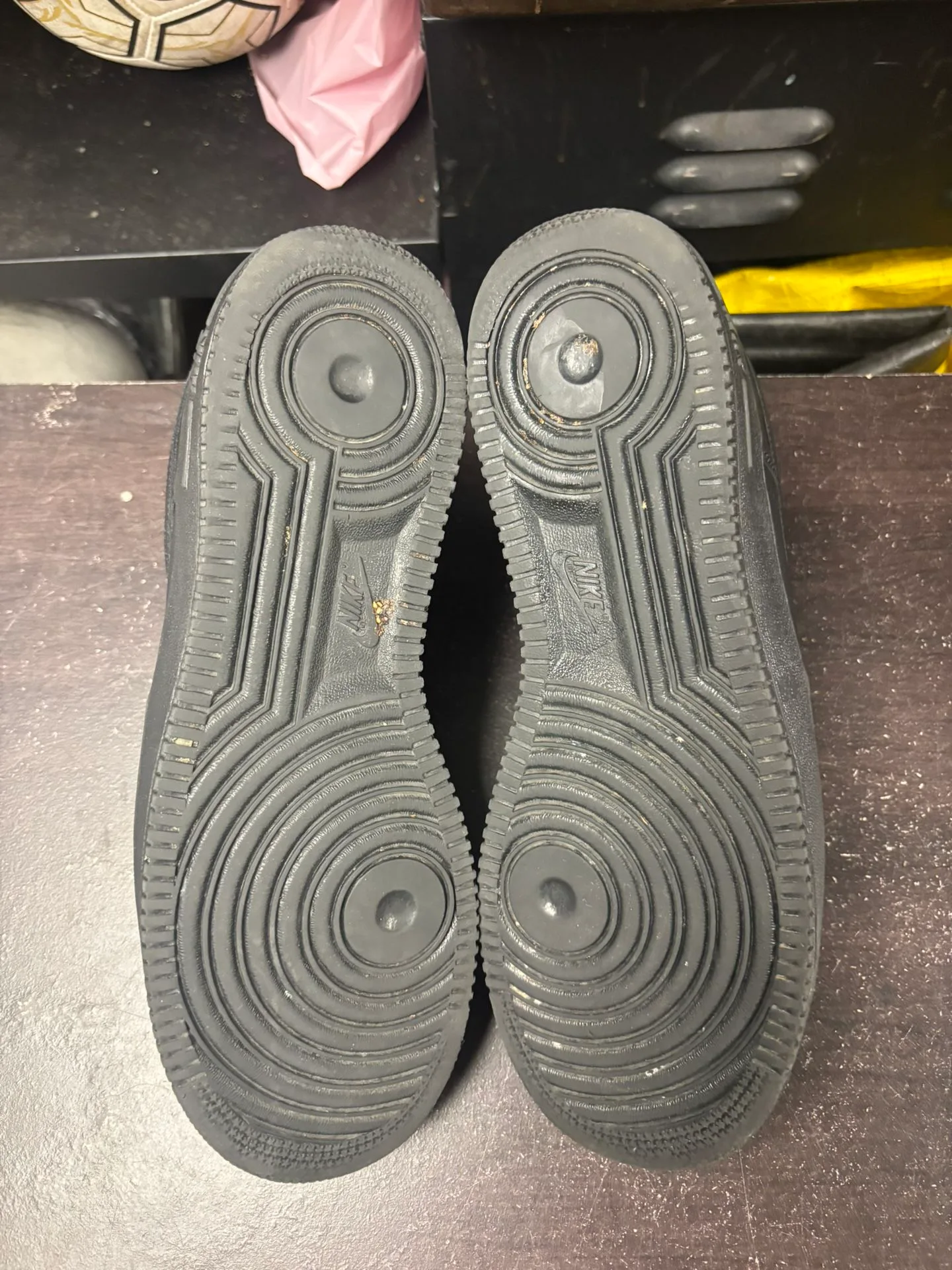 Air Force 1 Low Triple Black image indicator(3)