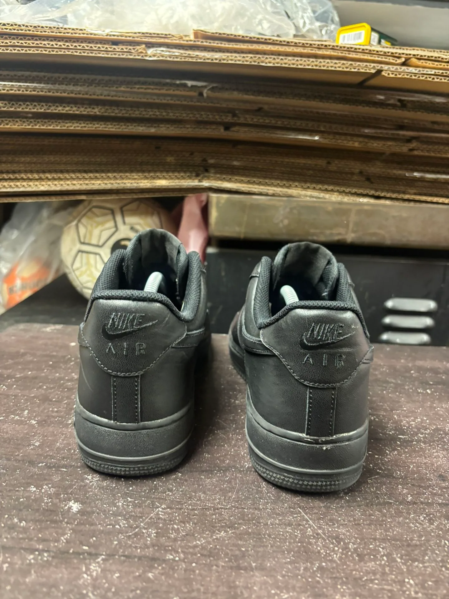 Air Force 1 Low Triple Black image indicator(4)