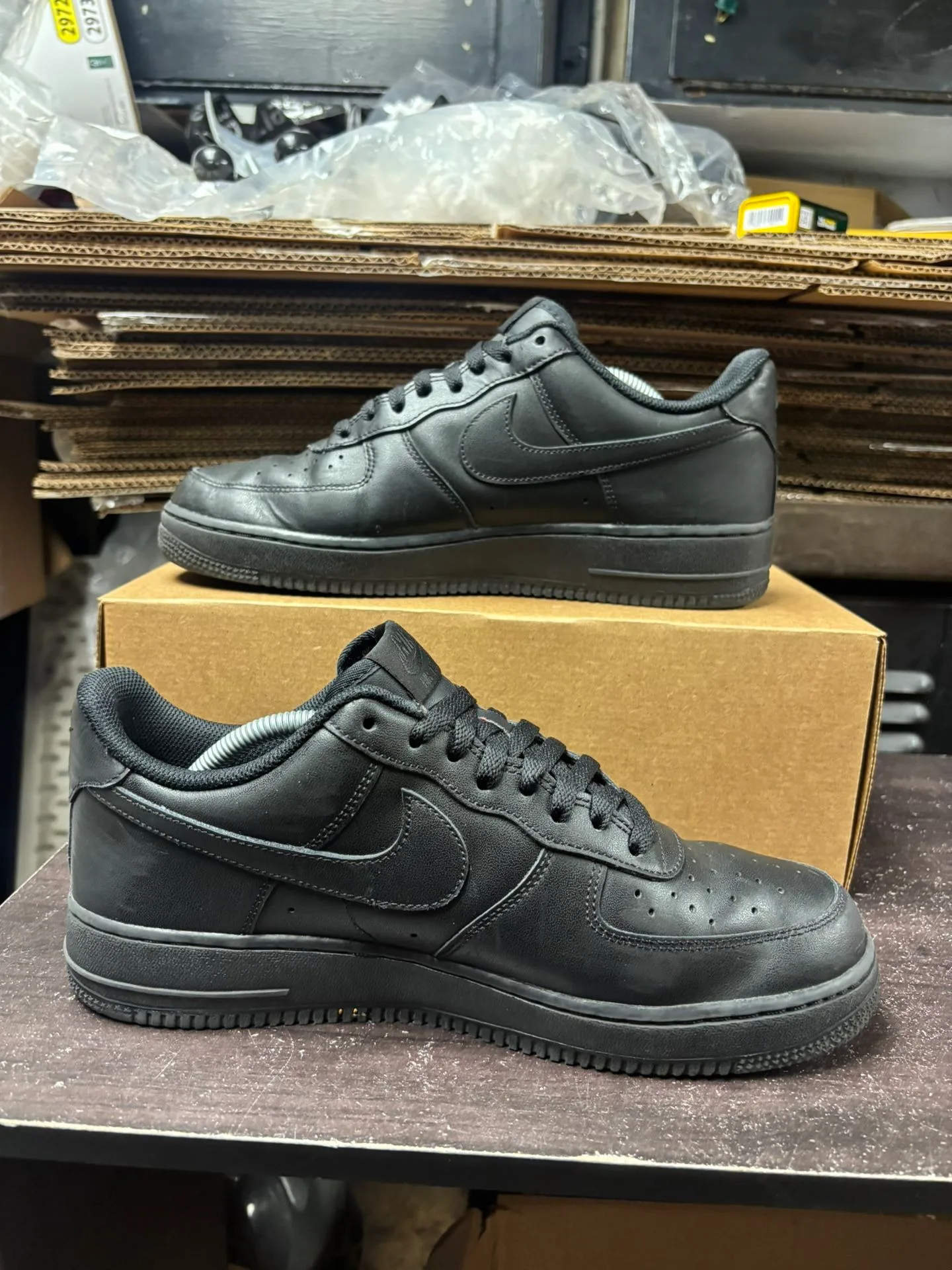 Air Force 1 Low Triple Black image indicator(5)