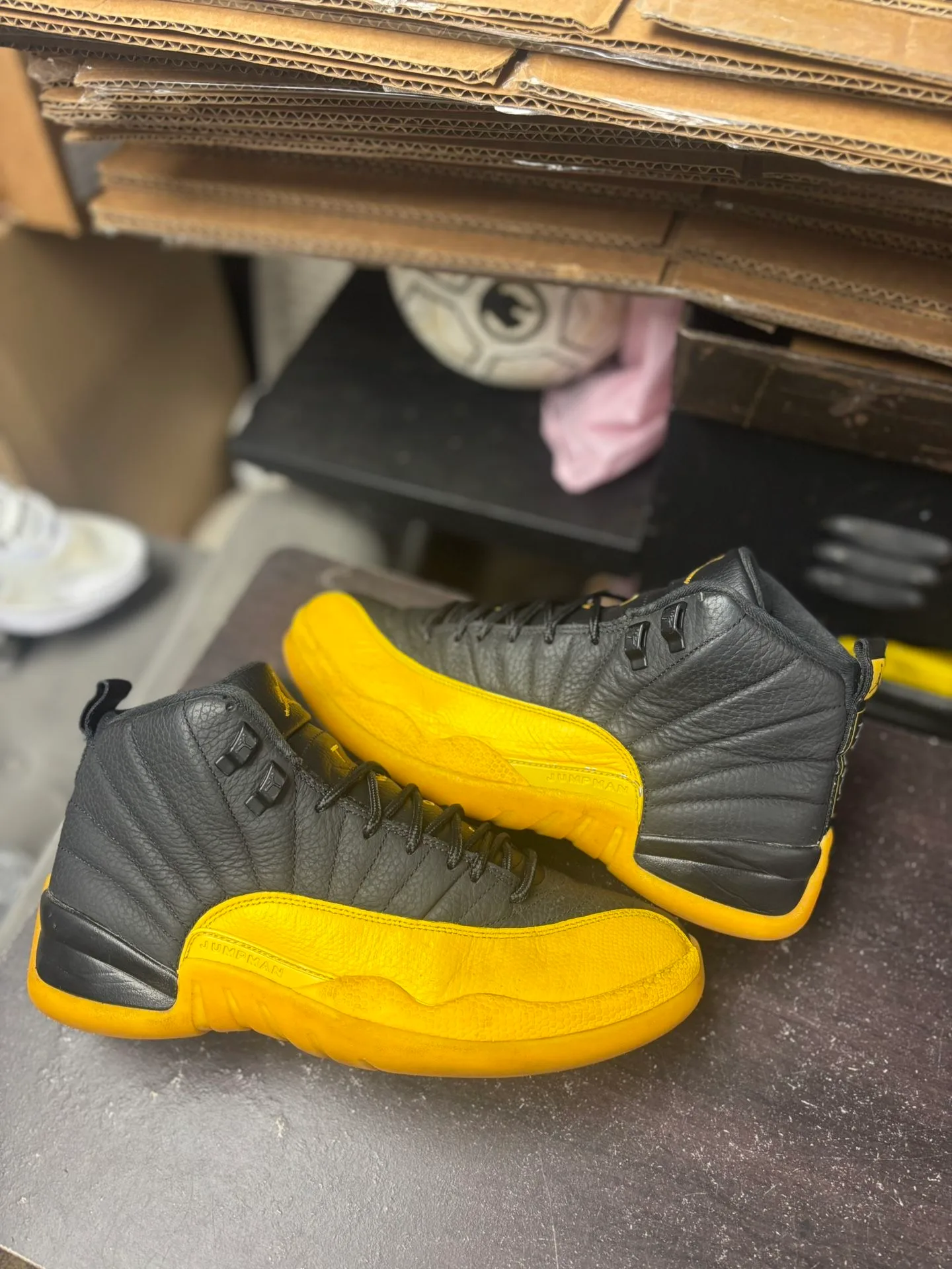 Air Jordan 12 University Gold