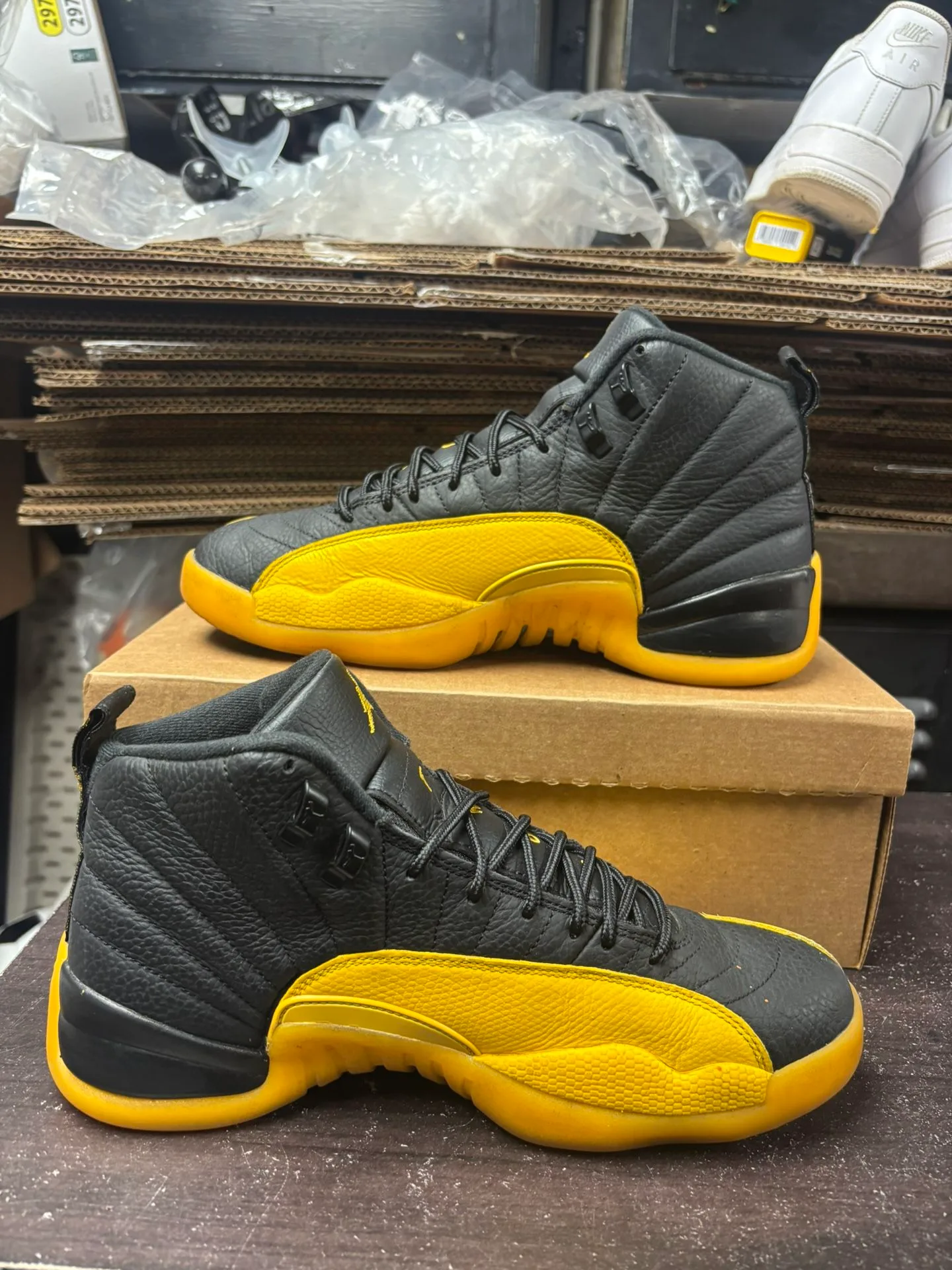 Air Jordan 12 University Gold image indicator(5)