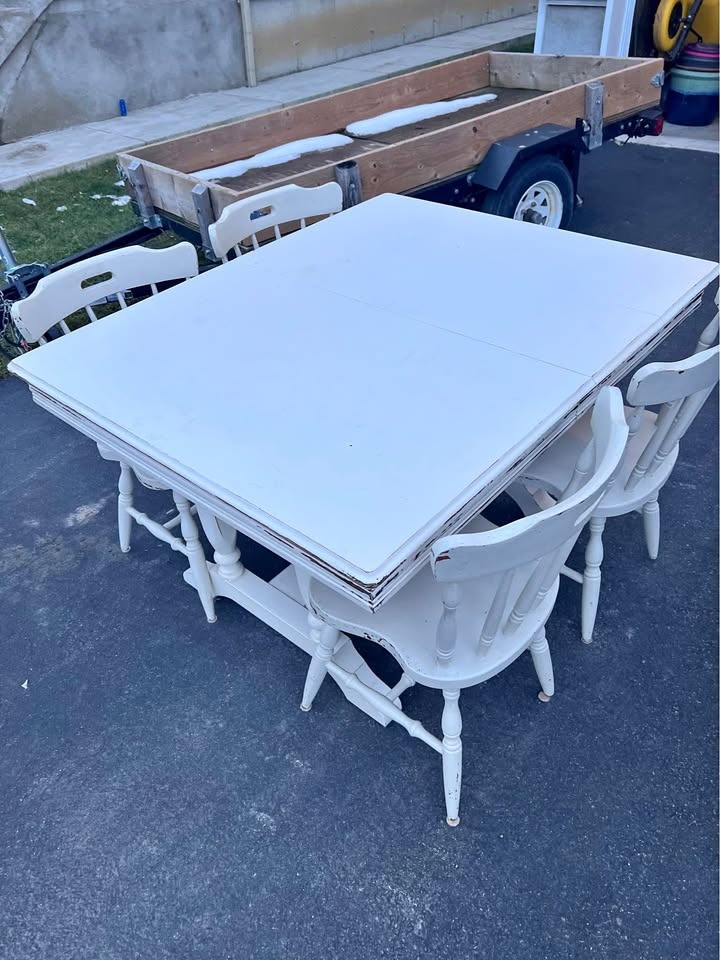 Kitchen Table with 4 Chairs